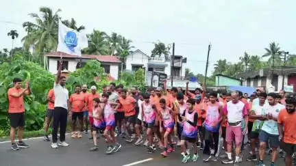 ചാലക്കുടി: ആരോഗ്യമുള്ള നാടിനായി, പാലപ്പിള്ളിയിൽ കൂട്ടയോട്ടം നടത്തി ജില്ലാ കളക്ടറും സംഘവും