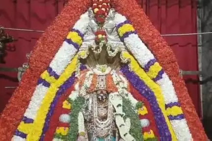 పుంగనూరు: భక్తులతో కిక్కిరిసిన శ్రీ బోయకొండ గంగమ్మ ఆలయం
