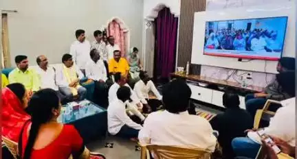 జహీరాబాద్: పట్టణంలో ప్రధాని మోదీ మన్ కీ బాత్ కార్యక్రమాన్ని వీక్షించిన మాజీ ఎంపీ బీబీ పాటిల్