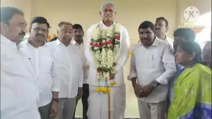 కూసుమంచి: రాజేశ్వరపురం గ్రామంలో BRS నాయకుడు బండారు వెంకయ్య కాంస్య విగ్రహం ఆవిష్కరించిన ఎమ్మెల్సీ తాతా మధుసూదన్