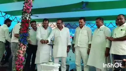 तारापुर: ग्रामीण सड़क सुदृढ़ीकरण एवं प्रबंधन कार्यक्रम को लेकर रविवार को प्रखंड परिसर में ग्रामीण कार्य विभाग के मंत्री डा. अशोक