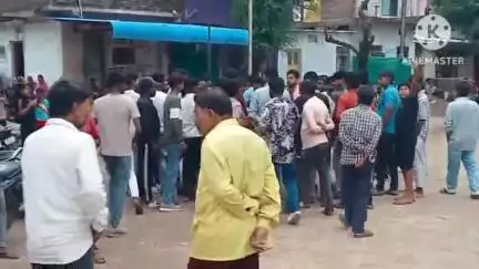 नीमच: नीमच की एकता कॉलोनी में धार्मिक स्थल पर विवाद, प्रशासन ने कराया समाधान, शांति बनाए रखने के लिए 13 लोगों से भरवाया बांड