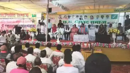 गुण्डरदेही: गुण्डरदेही विधायक कुंवर सिंह निषाद ने जिला महासमुंद के बेमचा में निषाद समाज के वार्षिक सम्मेलन में भाग लिया
