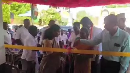 ஏரல்: மேல வெள்ள மடம் கிராமத்தில் நியாயவிலைக் கடை எம் பி திறந்து வைத்தார்