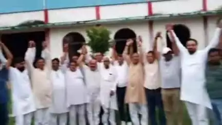 नगर के बुगरासी मार्ग पर त्यागी भूमिहार ब्राह्मण समाज की बैठक में युवाओं को नशे से मुक्ति दिलाने का लिया गया संकल्प