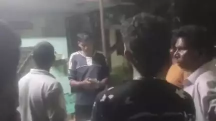 విద్యుత్ కోతలపై ఉప్పలగుప్తం విద్యుత్ సబ్ స్టేషన్ ను ముట్టడించిన లక్ష్మీ చెరువు గట్టు ప్రాంత వాసులు