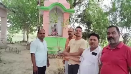 आज़मगढ़: जिले के सफाई कर्मियों का ऐलान, चाहे कोई मांगलिक कार्यक्रम हो या शोक सभा, हमारे साथ लगायें एक वृक्ष