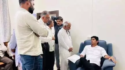 जाफराबाद: शासकीय विश्रामगृह येथे मतदारसंघातील नागरिकांनी साजरा आमदार संतोष पाटील दानवे यांच्याशी संवाद