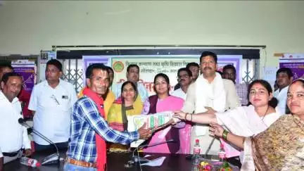 नागौद: सोहबल में राज्य मंत्री प्रतिमा बागरी की मौजूदगी में किसानों के बीच बीज वितरण कार्य हुआ शुरू