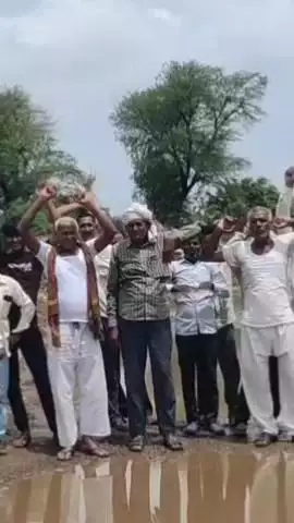 रूपवास: गांव सामरी के ग्रामीणों ने जलभराव एवं सड़क को सही करवाने की मांग को लेकर किया विरोध प्रदर्शन #जनसमस्या