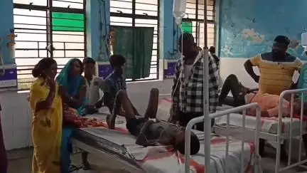 नरकटियागंज: पोखरिया गांव में हाईटेंशन तार की चपेट में आने से एक किशोर गंभीर रूप से झुलसा