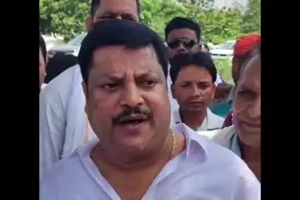 बलरामपुर: एग्रो इनपुट डीलर्स एसोसिएशन के नेतृत्व में उर्वरक विक्रेताओं ने किया विरोध, एक दिन की बंदी और रेट निर्धारण की मांग