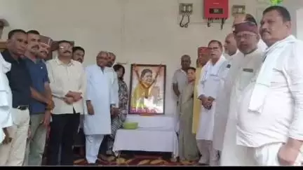 विजयराघवगढ़: कैमोर पहुंचे कांग्रेस नेता अजय सिंह, दिवंगत पद्मा को दी श्रद्धांजलि