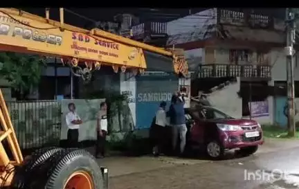 କଟକ ପୌରାଞ୍ଚଳ: ନୂଆପଡ଼ା ଗୋଶାଳା ରାସ୍ତାରେ ରବିବାର ରାତିରେ ଦୁର୍ଘଟଣା ଘଟିଛି। ଭାରସାମ୍ୟ ହରାଇ ଏକ କାର ଡ୍ରେନ୍‌କୁ ଖସିପଡ଼ିଲା।