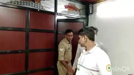 हापुड़: धोखाधड़ी कर बैंक से लाखों रुपए निकालने वाले गैंग में शामिल एक बैंक कर्मी सहित 3 सदस्यों को साइबर पुलिस ने किया गिरफ्तार