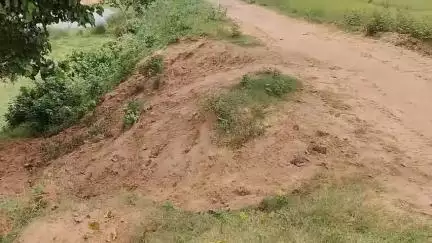 ବଡଚଣା: ରାଉତରା ଗ୍ରାମର ଦୁର୍ବଳ ନନ୍ଦୀବନ୍ଧ ପାଇଁ ସ୍ଥାନୀୟ ଲୋକେ ନା ନା ସମସ୍ୟା ଭୋଗୁଛନ୍ତି #jansamasya