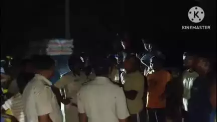 রায়গঞ্জ: কমলাবাড়ি এলাকায় বড় আকৃতির লড়ি ঢোকায় সমস্যা, অবরোধ বাসিন্দাদের, সমস্যা সমাধানের আশ্বাস দিলেন উপপ্রধান #jansamasya