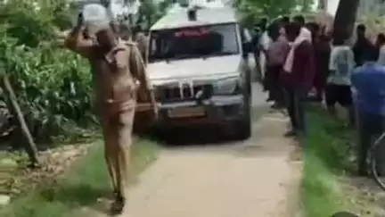 लालगंज: सगरासुंदरपुर कोठार मंगोलपुर गांव में युवक की संदिग्ध परिस्थितियों में मौत, पत्नी और ससुर पर हत्या का आरोप