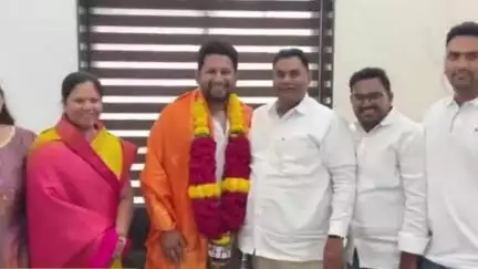 नगर: महापालिका निवडणुका रणनीती संदर्भात माजी खासदार डॉक्टर सुजय विखे पाटील यांचे माळीवाडा येथे बैठक संपन्न