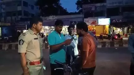 మద్యం సేవించి వాహనాలు నడిపితే కఠిన చర్యలు తప్పవు : జగ్గంపేట ఎస్సై రఘునాథరావు