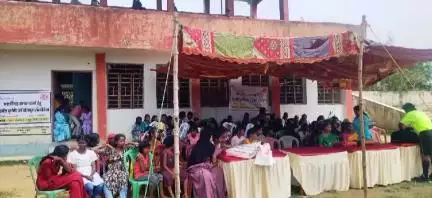 मारगोमुंडा: मारगोमुण्डा प्रखण्ड के समीप स्टेडियम में GFF के सौजन्य से स्वयं सेवी संस्था आश्रय ने किशोरी के बीच कराया खेलकूद।