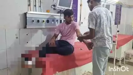 जमुई: आवासीय रामकृष्ण विद्यालय में बच्चों को खाना खिलाने के दौरान रसोइया हेल्पर और गार्ड झुलसे, सदर अस्पताल में भर्ती