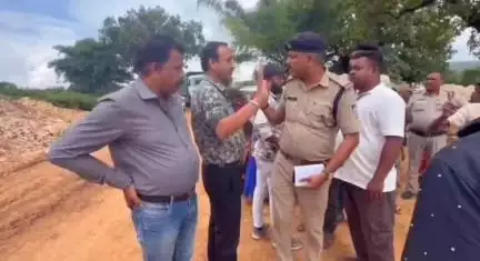 कटनी नगर: कटनी: स्टोन माइंस में विस्फोट से घरों पर पत्थरों की बरसात, ग्रामीण आक्रोशित