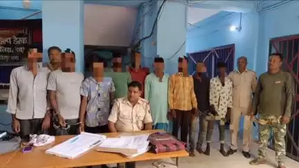 फतेहपुर: फतेहपुर पुलिस ने 10 लीटर देसी शराब के साथ 9 आरोपियों को किया गिरफ्तार