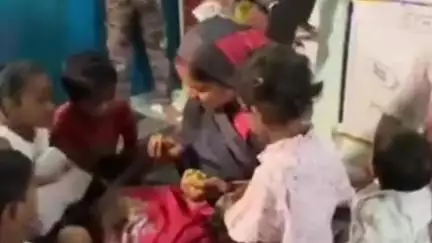 सूरजपुर: सूरजपुर में मंत्री लक्ष्मी राजवाड़े ने आंगनबाड़ी और प्राथमिक शाला का किया निरीक्षण