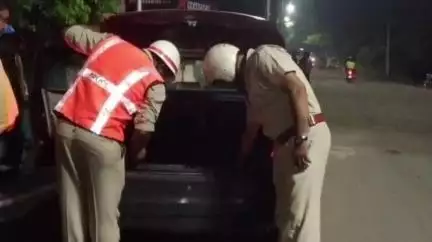 বারুইপুর: বারইপুর বাইপাস এ কাছারি বাজার ট্রাফিক গার্ডের পক্ষ থেকে শুরু হয়েছে নাকা চেকিং