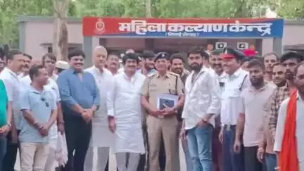 मस्तुरी: यातायात पुलिस बिलासपुर ने ट्रांसपोर्टरों को दी सख्त हिदायत, नशे के आदि वाहन चालकों को वाहन चलाने की अनुमति नहीं