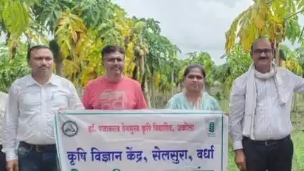 देवळी: केळी व पपई लागवडीचे रहस्य:अंदोरी येथील प्रमोद देहारे यांच्या शेतात शेतकरी-शास्त्रज्ञ मंचाची २९ वी प्रेरणादायी सभा