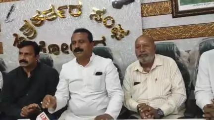 ಕೋಲಾರ: ನೀರಿನ ಲಭ್ಯತೆ, ಇಳುವರಿ ಬಗ್ಗೆ ಸಚಿವ ಸಂಪುಟ ಸಭೆಯಲ್ಲಿ ವಿಸ್ತೃತವಾಗಿ ಚರ್ಚೆಯಾಗಬೇಕು: ನಗರದಲ್ಲಿ ಶಾಶ್ವತ ನೀರಾವರಿ ಹೋರಾಟ ಸಮಿತಿ ಮನವಿ