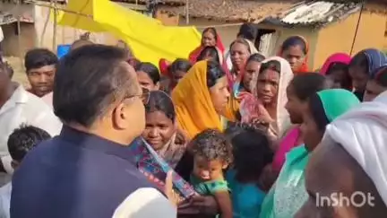 भवनाथपुर: विधायक अनंत प्रताप देव ने दिवंगत महिला को श्रद्धांजलि दी, कैलान में परिजनों से मिले
