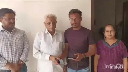 ઇડર: ઇડરના બડોલી ગામે ઘેરબેઠા 
ટપાલ વિભાગ દ્વારા ડોર-સ્ટેપ DLC અને રેશન કાર્ડ માટે e-KYC સેવાનો ઝુંબેશનો પ્રારંભ કરાયો