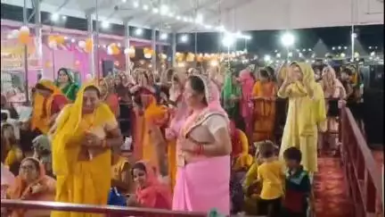 धनौरा: गजरौला नागपाल इंटरनेशनल स्कूल में चल रही श्री राम कथा, भक्तों ने झूमकर जमकर लगाए ठुमके