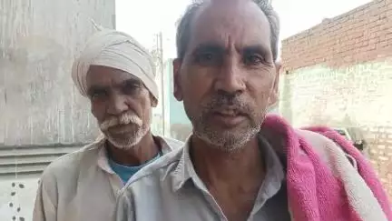 गांव कामर में जोहड़ पर अवैध कब्जों को लेकर हुए ग्रामीण जागरूक ग्रामीणों का कहना है कि मनोरिया थोक की जोहड़ की खुदाई ब सा