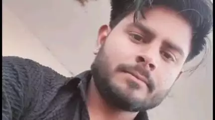 अतर्रा: पचोखर गांव के पास तेज रफ्तार बाइक सड़क किनारे खड़े ट्रक से टकराई, हादसे में 2 की मौत और 1 घायल
