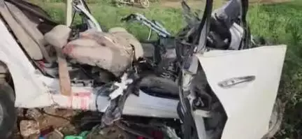 महेंद्रगढ़: उन्हानी में सड़क हादसे के बाद वर्ना गाड़ी में 5 घंटे फंसे रहे चारों युवकों के शव, गाड़ी काटकर निकाले गए