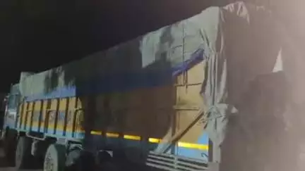 सिराथू: कनपुरवा में सेलटैक्स विभाग ने 350 बोरी सीमेंट लादकर जा रही ट्रक पकड़ी, सीमेंट अझुवा के व्यापारी की बताई जा रही है
