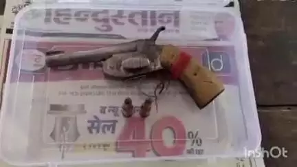 बड़हरा: सोहरा बाजार से कृष्णागढ़ थाना पुलिस ने देसी कट्टा और जिंदा कारतूस के साथ एक विधि विरुद्ध व्यक्ति को किया गिरफ्तार