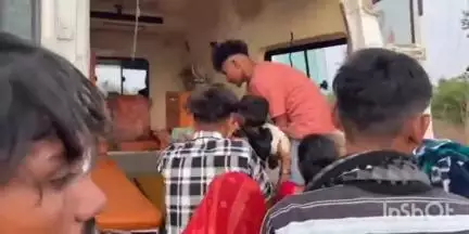 गंधवानी: गंधवानी के ग्राम देदली में अज्ञात वाहन ने बाइक को टक्कर मारी, 7 वर्षीय बालक घायल