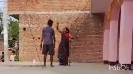 औरैया: दिबियापुर क्षेत्र के बबीना गांव में हुई लड़ाई-झगड़े का वीडियो सोशल मीडिया पर वायरल, धारदार हथियार के साथ दिखा युवक