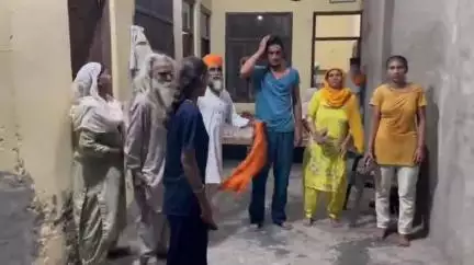 ਅੰਮ੍ਰਿਤਸਰ 2: ਦੇਰ ਰਾਤ ਪਿੰਡ ਕਲੇਰ ਦੇ ਵਿੱਚ ਹੋਇਆ ਝਗੜਾ ਪੁਲਿਸ ਕਰ ਰਹੀ ਹੈ ਮਾਮਲੇ ਦੀ ਜਾਂਚ