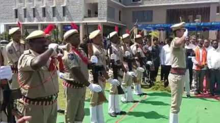అసిఫాబాద్: ఆసిఫాబాద్ జిల్లా కలెక్టరేట్ వద్ద ఆవిర్భావ దినోత్సవ వేడుకలు