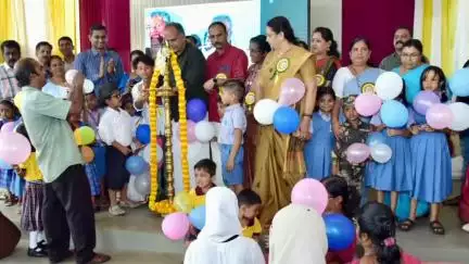 കണ്ണൂർ: ജില്ലാതല സ്കൂൾ പ്രവേശനോത്സവം അഴീക്കോട് ജി.എച്ച്.എസ്.എസില്‍ കെ.വി സുമേഷ് എം.എൽ.എ ഉദ്ഘാടനം ചെയ്തു
