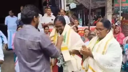കോട്ടയം: ആശാ വർക്കർമാരുടെ രാപ്പകൽ സമരയാത്രക്ക് ഈരാറ്റുപേട്ടയിൽ സ്വീകരണം, ആന്റോ ആന്റണി എം.പി ഉദ്ഘാടനം ചെയ്തു