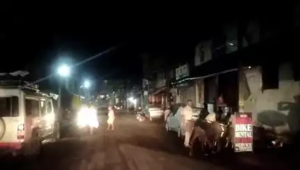 ಕುಮಟಾ: ಗೋಕರ್ಣದಲ್ಲಿ ಬಿಡಾಡಿ ದನ ಕರುಗಳಿಗೆ ರಿಪ್ಲೆಕ್ಟಿವ್ ಕಾಲರ್ ಅಳವಡಿಸಿದ ಪೊಲೀಸರು
