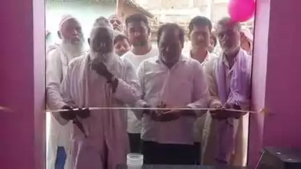 धुरकी: गुलशन चौक, धुरकी में चिश्ती ऑनलाइन केंद्र का मुखिया ने फीता काटकर उद्घाटन किया