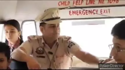 गलोड़: एएसआई संजीव पुंडीर ने निजी स्कूल बस में छात्रों को नशे पर नसीहत दी, वीडियो सोशल मीडिया पर हुआ वायरल
